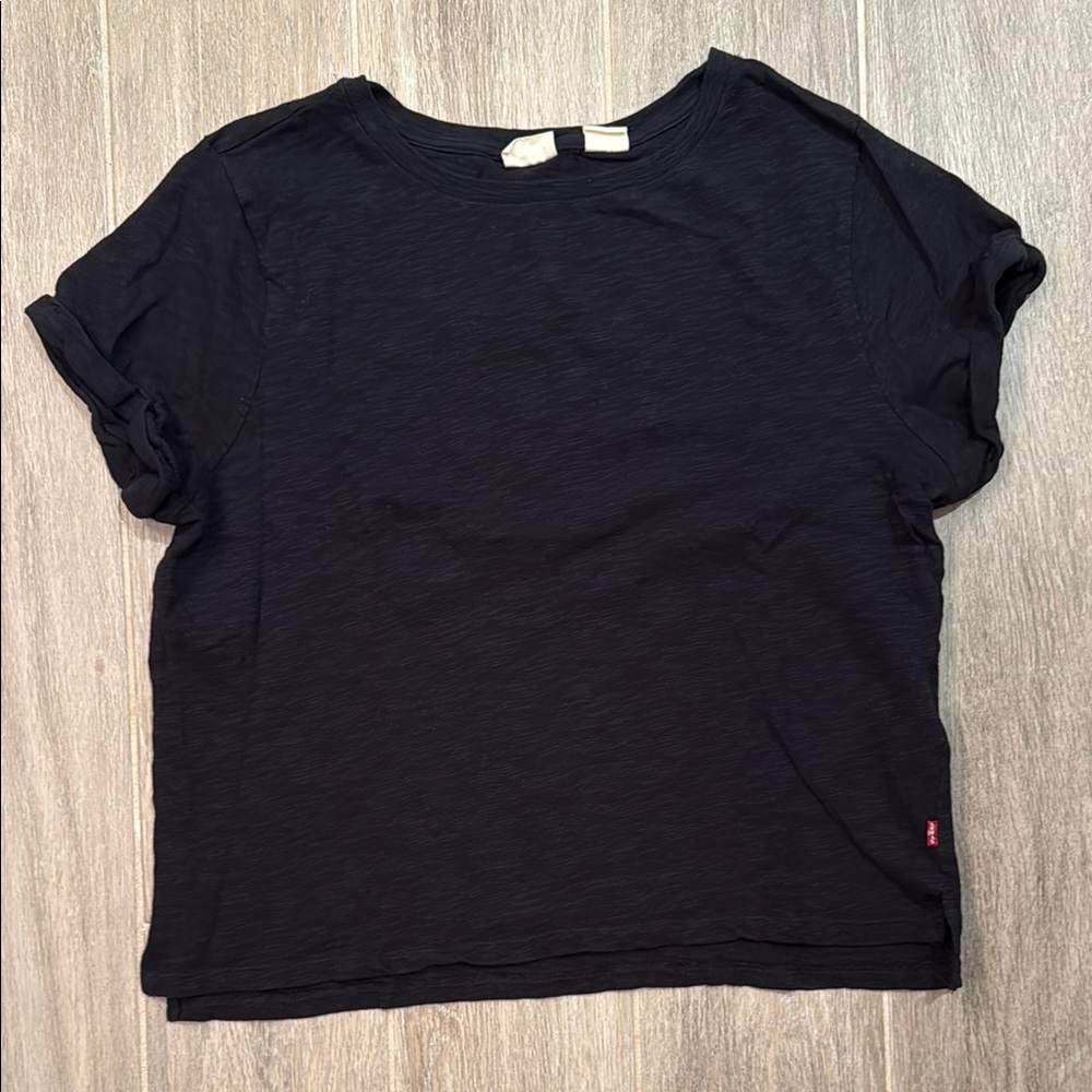 Levis Women’s Black Short Sleeve Tshirt